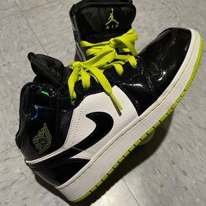 Jordan 1 Mid Black Cyber Mystic Green (GS)